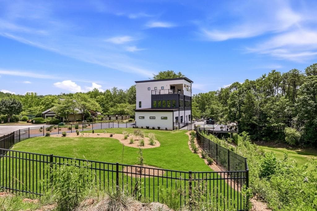 4 bedroom, 6 bathroom, 2,000 sq ft single family residence for sale at 84 Schwarzwald Strasse, Helen, GA 30545 — photo 5