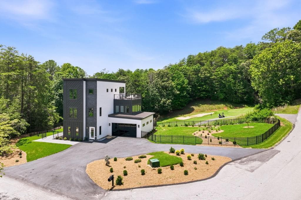 4 bedroom, 6 bathroom, 2,000 sq ft single family residence for sale at 84 Schwarzwald Strasse, Helen, GA 30545 — photo 6