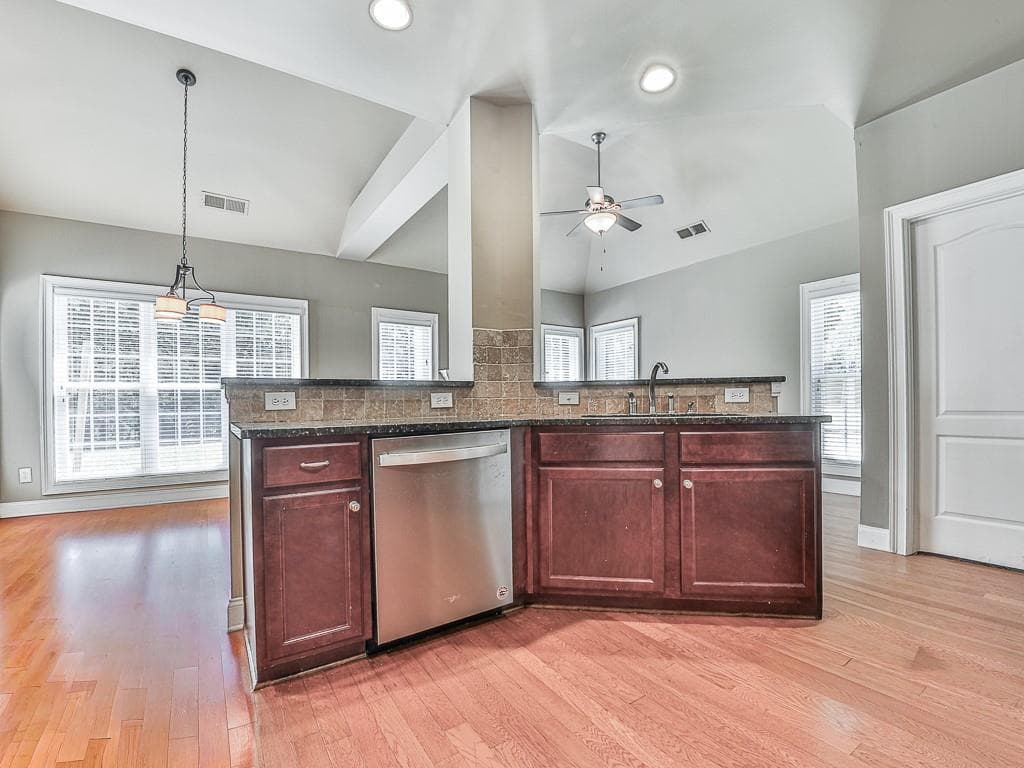 4 bedroom, 3 bathroom, 2,615 sq ft single family residence for sale at 1429 Tamarack Lakes Drive, Powder Springs, GA 30127 — photo 10