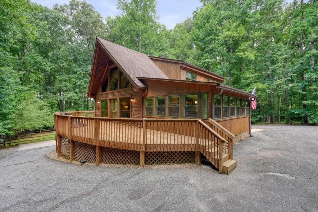 3 bedroom, 4 bathroom, 3,367 sq ft single family residence under contract at 1369 Kelly Mill Trace, Cumming, GA 30040