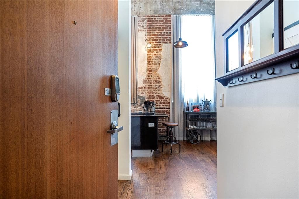 1 bedroom, 1 bathroom, 926 sq ft condominium for rent at 650 Glen Iris Drive 30, Atlanta, GA 30308 for $2,475 a month — photo 2