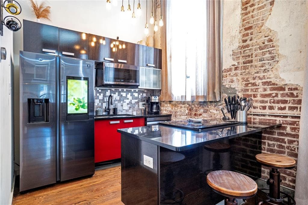 1 bedroom, 1 bathroom, 926 sq ft condominium for rent at 650 Glen Iris Drive 30, Atlanta, GA 30308 for $2,475 a month — photo 3