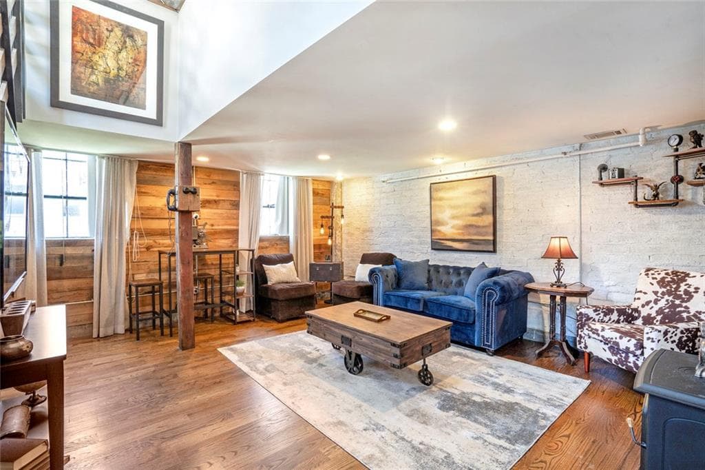 1 bedroom, 1 bathroom, 926 sq ft condominium for rent at 650 Glen Iris Drive 30, Atlanta, GA 30308 for $2,475 a month — photo 6