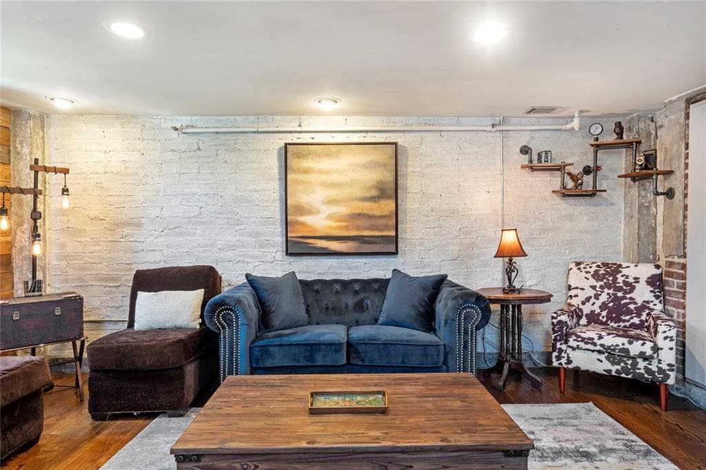 1 bedroom, 1 bathroom, 926 sq ft condominium for rent at 650 Glen Iris Drive 30, Atlanta, GA 30308 for $2,475 a month — photo 8
