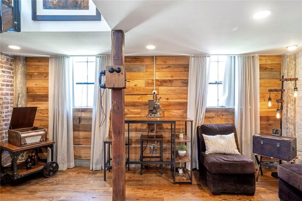 1 bedroom, 1 bathroom, 926 sq ft condominium for rent at 650 Glen Iris Drive 30, Atlanta, GA 30308 for $2,475 a month — photo 9