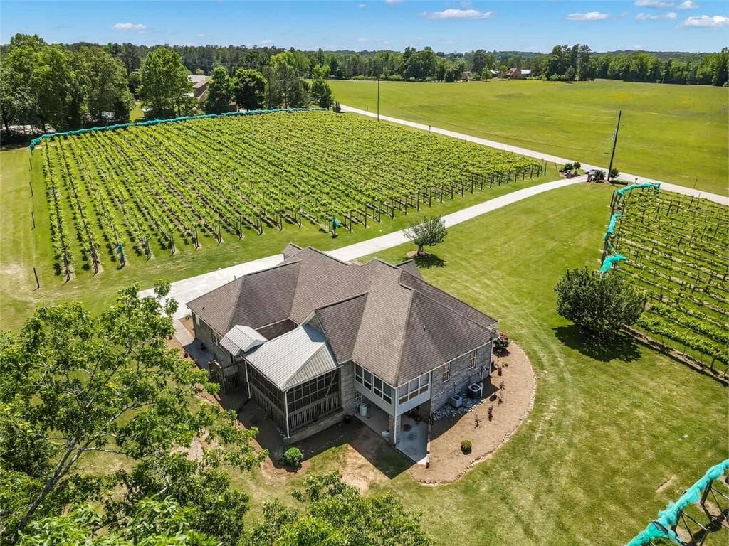 3 bedroom, 4 bathroom, 3,343 sq ft single family residence for sale at 565 N Hulett Road, Villa Rica, GA 30180 — photo 2