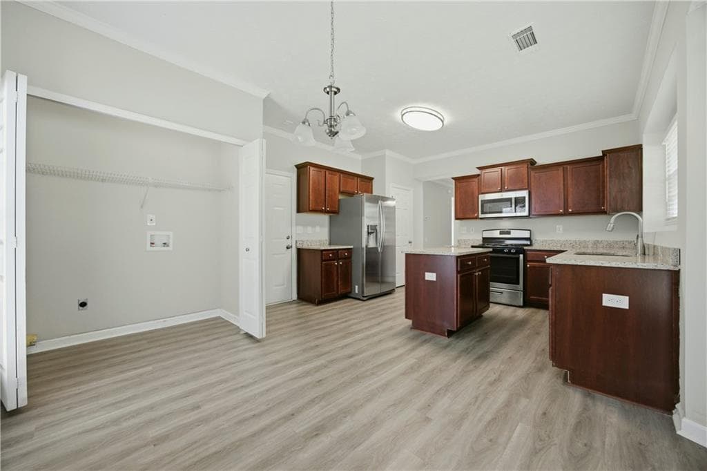 3 bedroom, 3 bathroom, 2,890 sq ft single family residence for sale at 10010 Feather Sound Court, Alpharetta, GA 30022 — photo 6