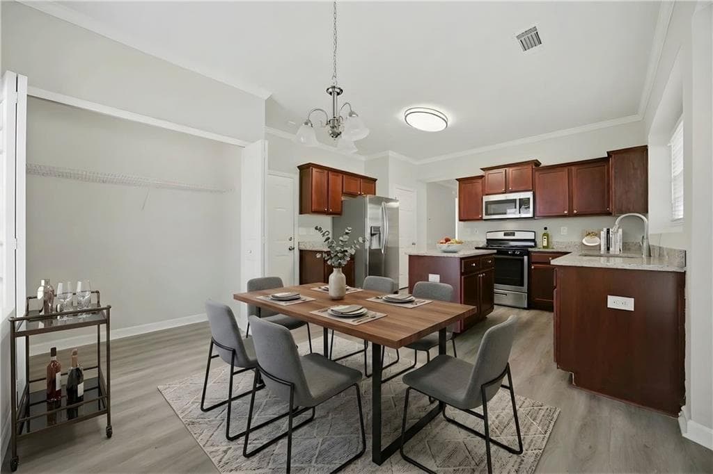 3 bedroom, 3 bathroom, 2,890 sq ft single family residence for sale at 10010 Feather Sound Court, Alpharetta, GA 30022 — photo 7