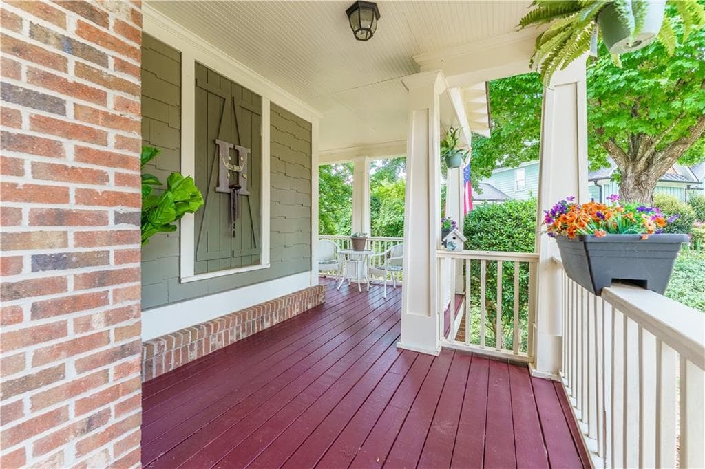 6 bedroom, 5 bathroom, 5,110 sq ft single family residence for sale at 6011 Lost Maple Lane, Sugar Hill, GA 30518 — photo 5