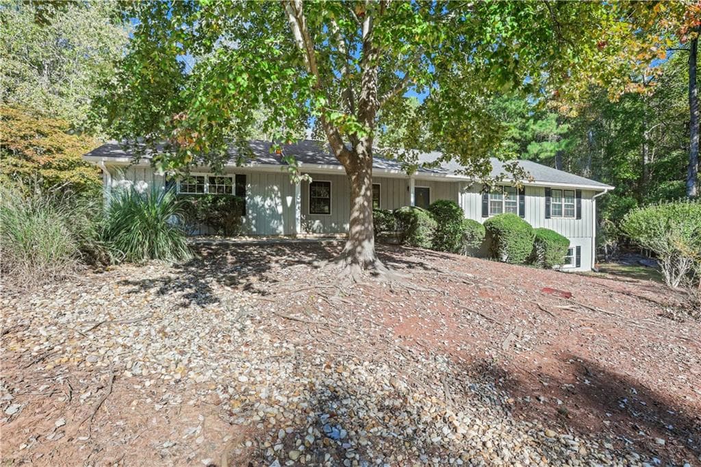 4 bedroom, 3 bathroom, 1,672 sq ft single family residence for rent at 4684 Ben Hill Drive, Oakwood, GA 30566 for $2,200 a month — photo 3
