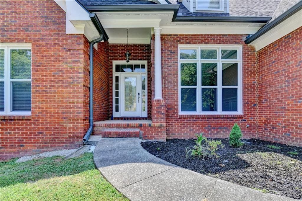 7 bedroom, 7 bathroom, 4,600 sq ft single family residence for sale at 5730 Elm Tree Drive, Buford, GA 30518 — photo 2