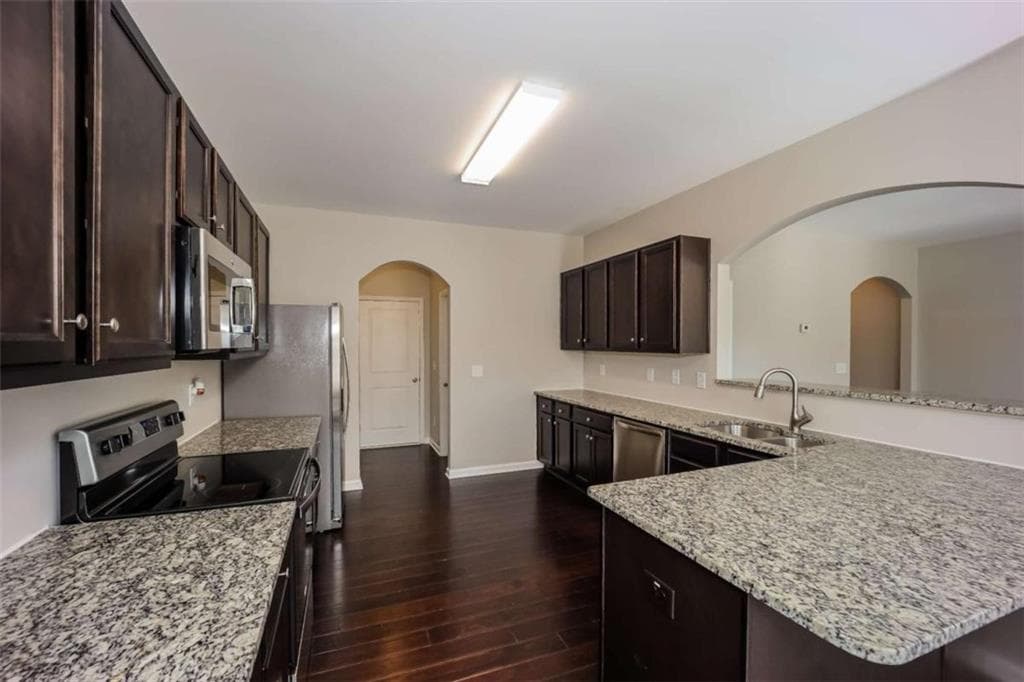 4 bedroom, 3 bathroom, 2,071 sq ft single family residence under contract at 110 Seabreeze Court, Newnan, GA 30265 — photo 6