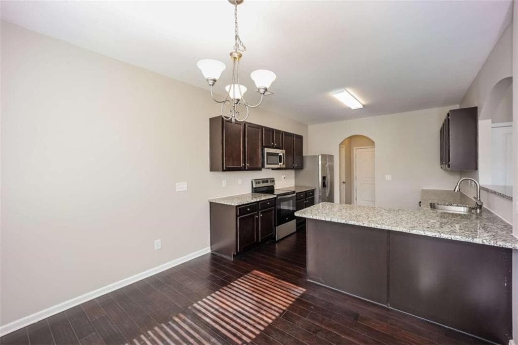 4 bedroom, 3 bathroom, 2,071 sq ft single family residence under contract at 110 Seabreeze Court, Newnan, GA 30265 — photo 8