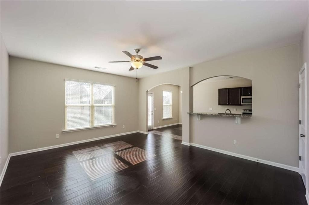 4 bedroom, 3 bathroom, 2,071 sq ft single family residence under contract at 110 Seabreeze Court, Newnan, GA 30265 — photo 9
