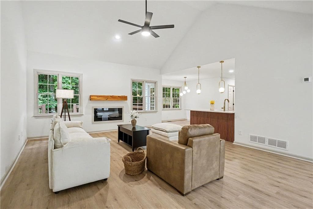 6 bedroom, 3 bathroom, 3,984 sq ft single family residence under contract at 265 Lakeview Lane, Hiram, GA 30141 — photo 6