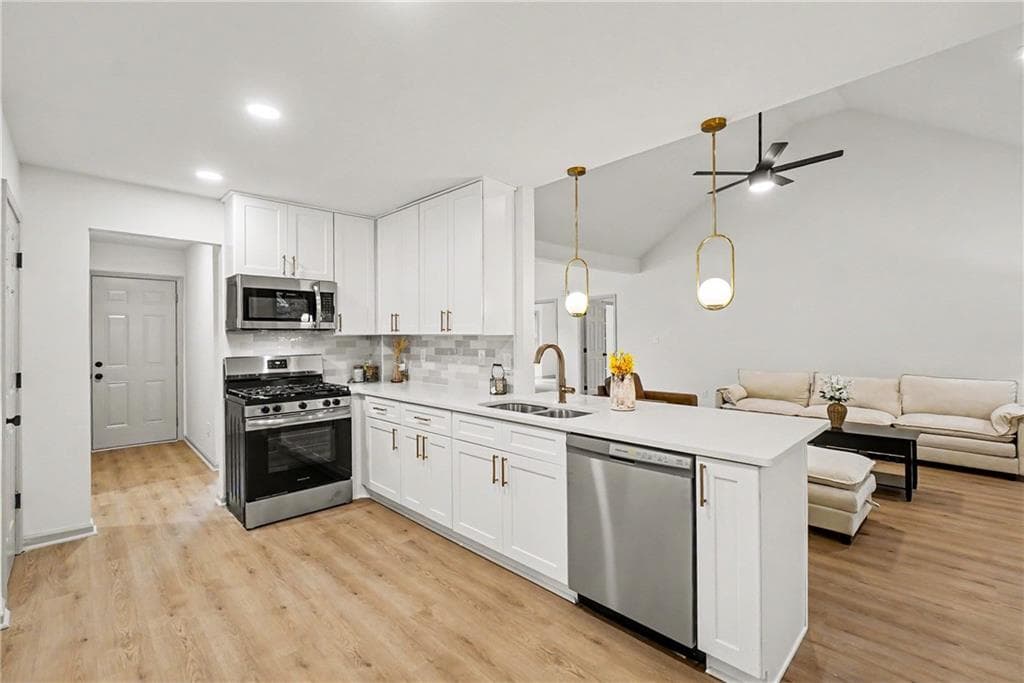 6 bedroom, 3 bathroom, 3,984 sq ft single family residence under contract at 265 Lakeview Lane, Hiram, GA 30141 — photo 4