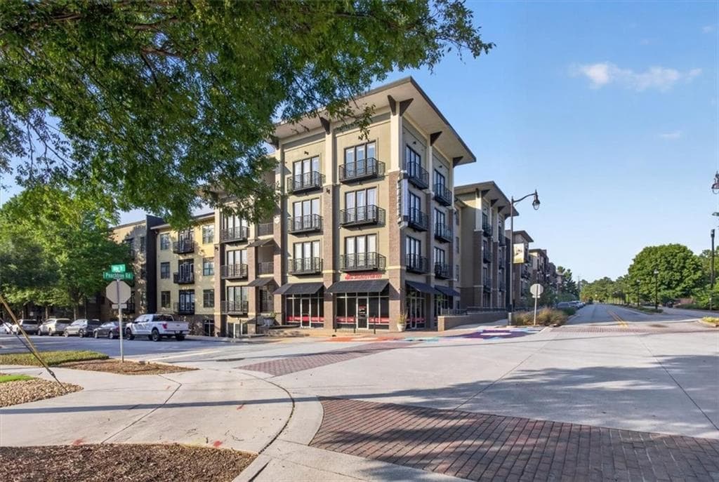 1 bedroom, 1 bathroom, 713 sq ft condominium for sale at 5300 Peachtree Road 0311, Atlanta, GA 30341