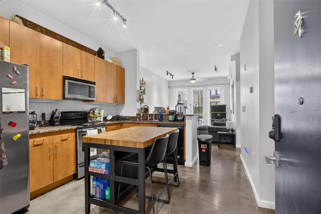 1 bedroom, 1 bathroom, 713 sq ft condominium for sale at 5300 Peachtree Road 0311, Atlanta, GA 30341 — photo 3