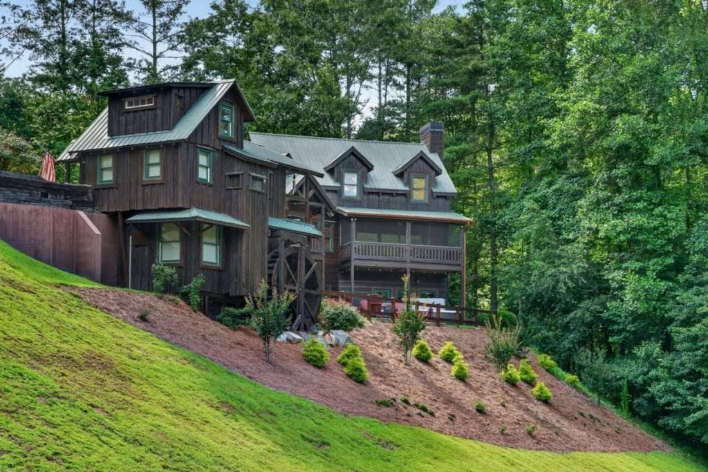 3 bedroom, 3 bathroom, 2,810 sq ft single family residence for sale at 24 Twin Lakes Road, Blue Ridge, GA 30513 — photo 6