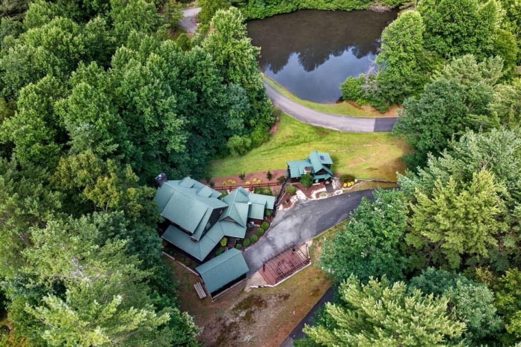 3 bedroom, 3 bathroom, 2,810 sq ft single family residence for sale at 24 Twin Lakes Road, Blue Ridge, GA 30513 — photo 9