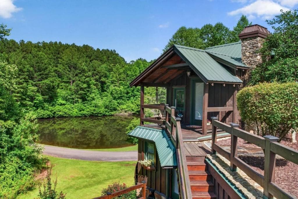 3 bedroom, 3 bathroom, 2,810 sq ft single family residence for sale at 24 Twin Lakes Road, Blue Ridge, GA 30513 — photo 10