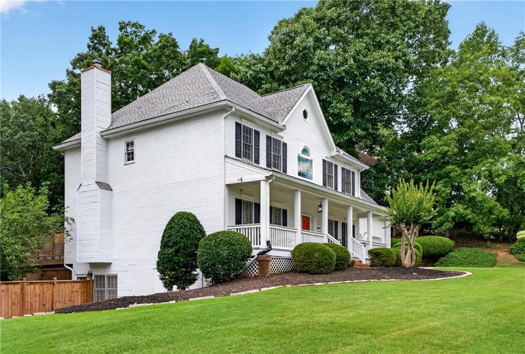 6 bedroom, 4 bathroom, 5,262 sq ft single family residence for sale at 10630 Wren Ridge Road, Johns Creek, GA 30022 — photo 5