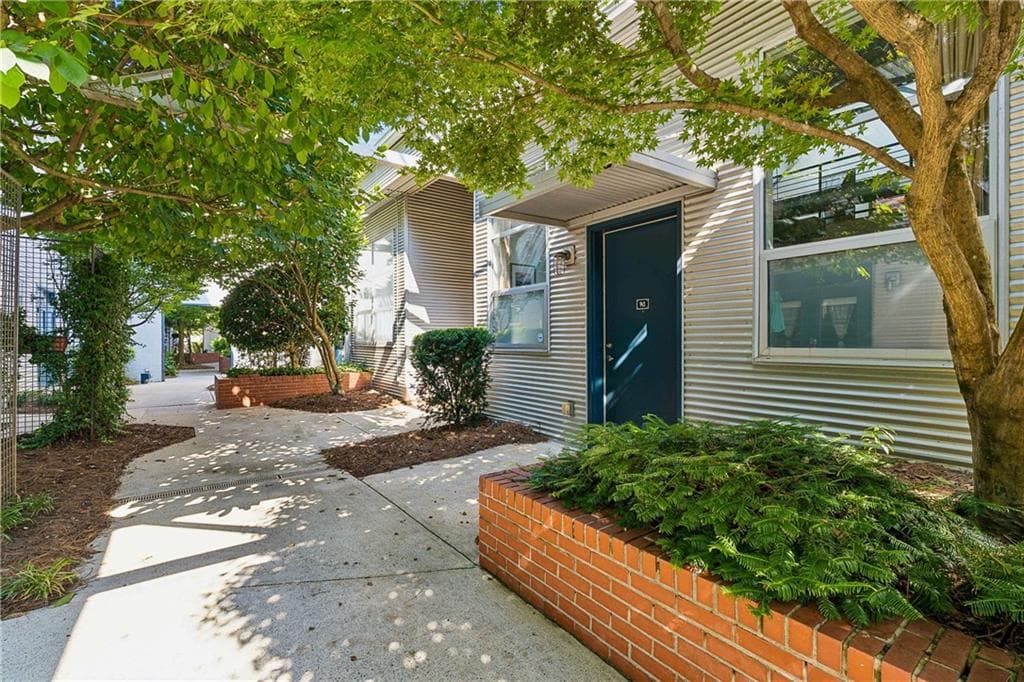 1 bedroom, 2 bathroom, 1,131 sq ft condominium for sale at 400 Village Parkway 143, Atlanta, GA 30306 — photo 2