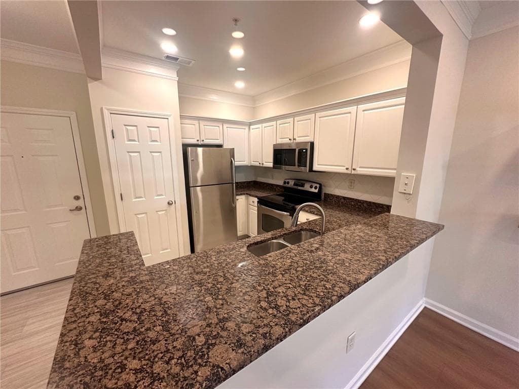 1 bedroom, 1 bathroom, 690 sq ft condominium for rent at 1110 Westchester Ridge, Atlanta, GA 30329 for $1,550 a month — photo 5