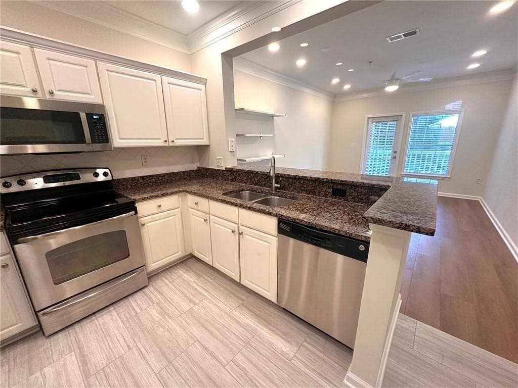 1 bedroom, 1 bathroom, 690 sq ft condominium for rent at 1110 Westchester Ridge, Atlanta, GA 30329 for $1,550 a month — photo 7