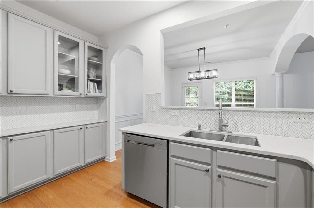 3 bedroom, 3 bathroom, 2,190 sq ft townhouse for sale at 969 Brownstone Lane 18, Marietta, GA 30008 — photo 1 of 36
