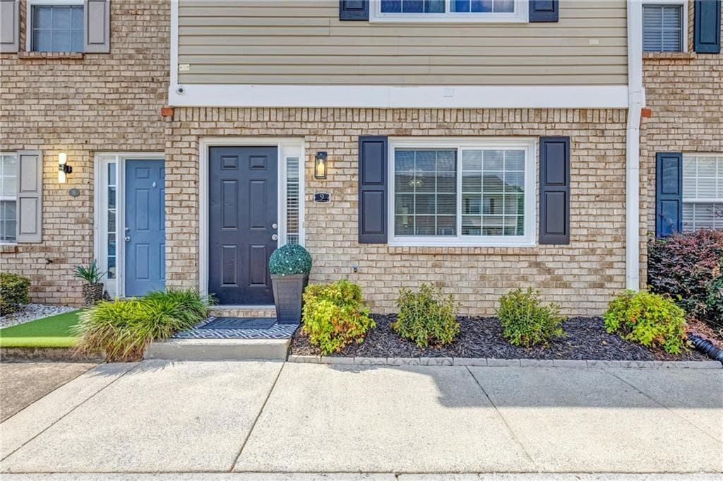 2 bedroom, 3 bathroom, 1,116 sq ft townhouse for sale at 9 Princeton Place Drive, Adairsville, GA 30103