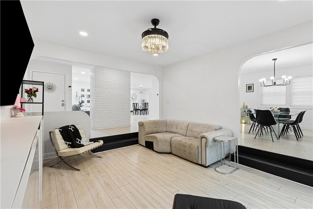 3 bedroom, 2 bathroom, 2,388 sq ft single family residence for sale at 700 Cedar Knoll Drive, Roswell, GA 30076 — photo 5