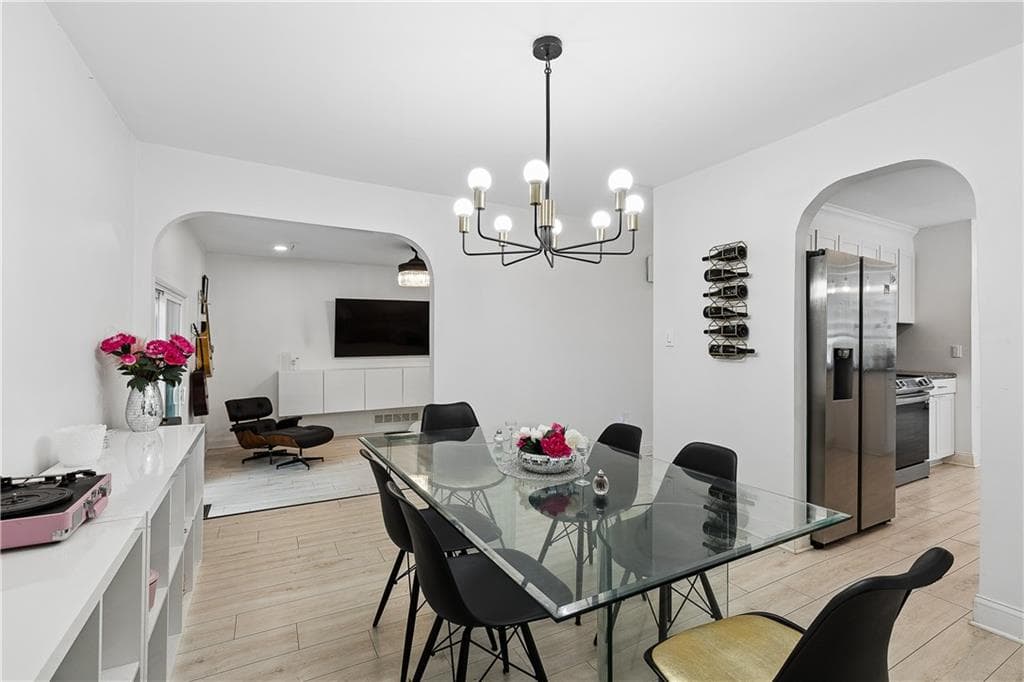 3 bedroom, 2 bathroom, 2,388 sq ft single family residence for sale at 700 Cedar Knoll Drive, Roswell, GA 30076 — photo 6