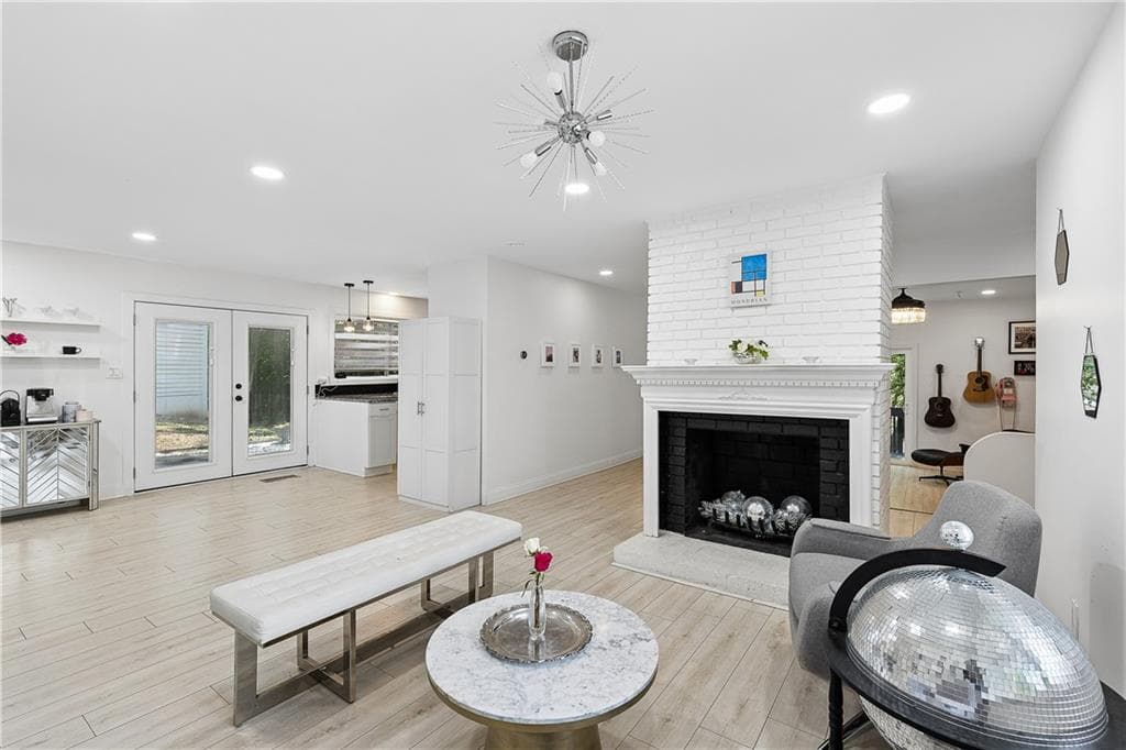 3 bedroom, 2 bathroom, 2,388 sq ft single family residence for sale at 700 Cedar Knoll Drive, Roswell, GA 30076 — photo 9