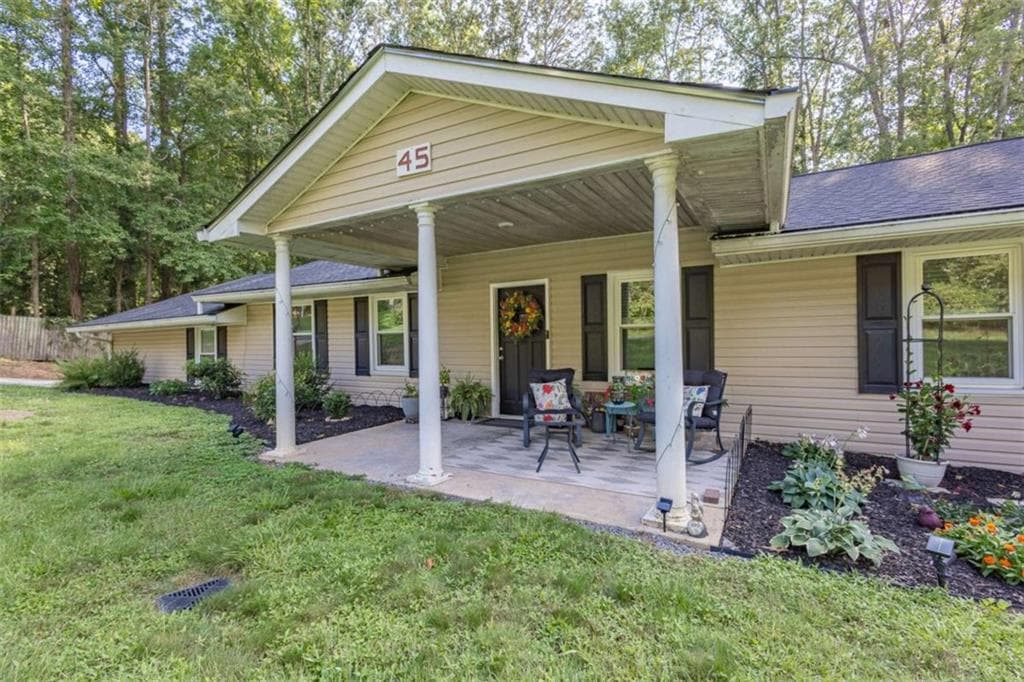 4 bedroom, 2 bathroom, 2,100 sq ft single family residence under contract at 45 Lee Drive, Carrollton, GA 30116 — photo 2