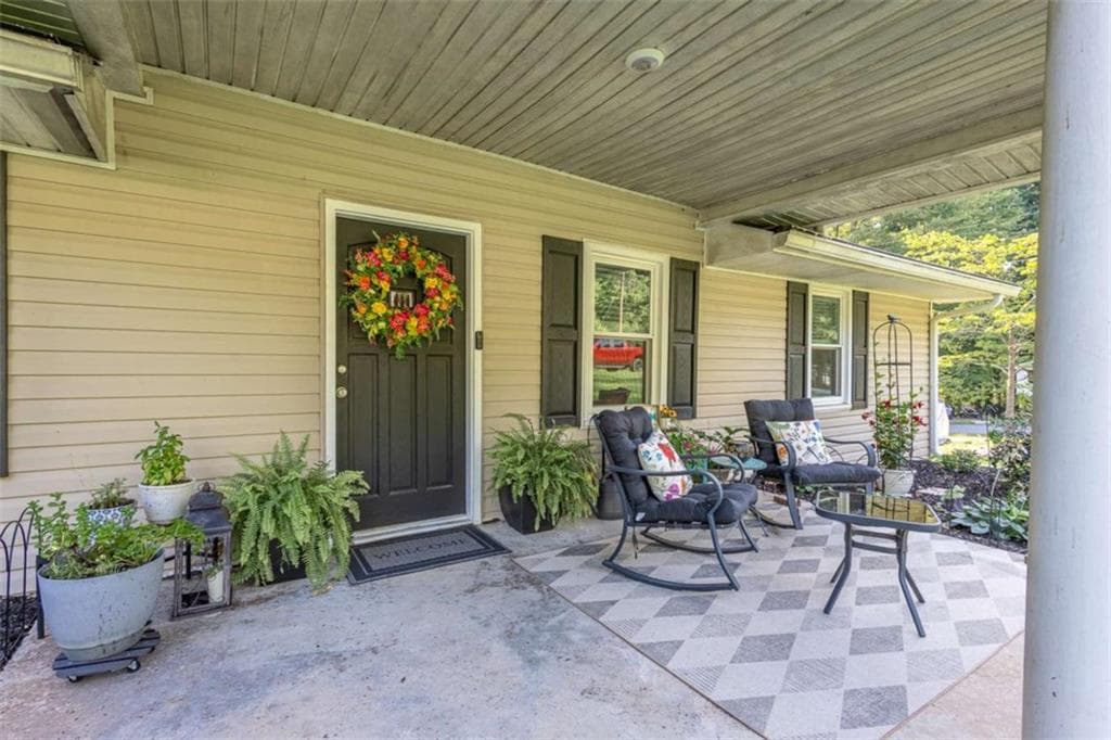 4 bedroom, 2 bathroom, 2,100 sq ft single family residence under contract at 45 Lee Drive, Carrollton, GA 30116 — photo 3