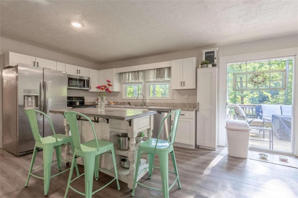 4 bedroom, 2 bathroom, 2,100 sq ft single family residence under contract at 45 Lee Drive, Carrollton, GA 30116 — photo 7