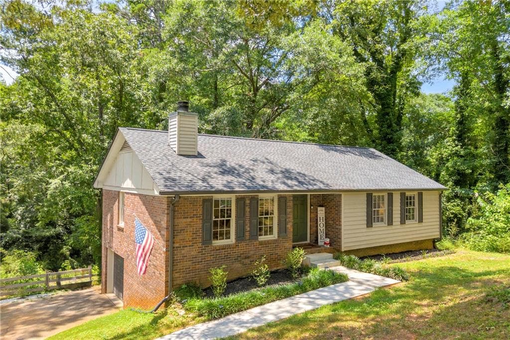 4 bedroom, 3 bathroom, 2,494 sq ft single family residence for sale at 113 Crossbow Circle, Winterville, GA 30683 — photo 2