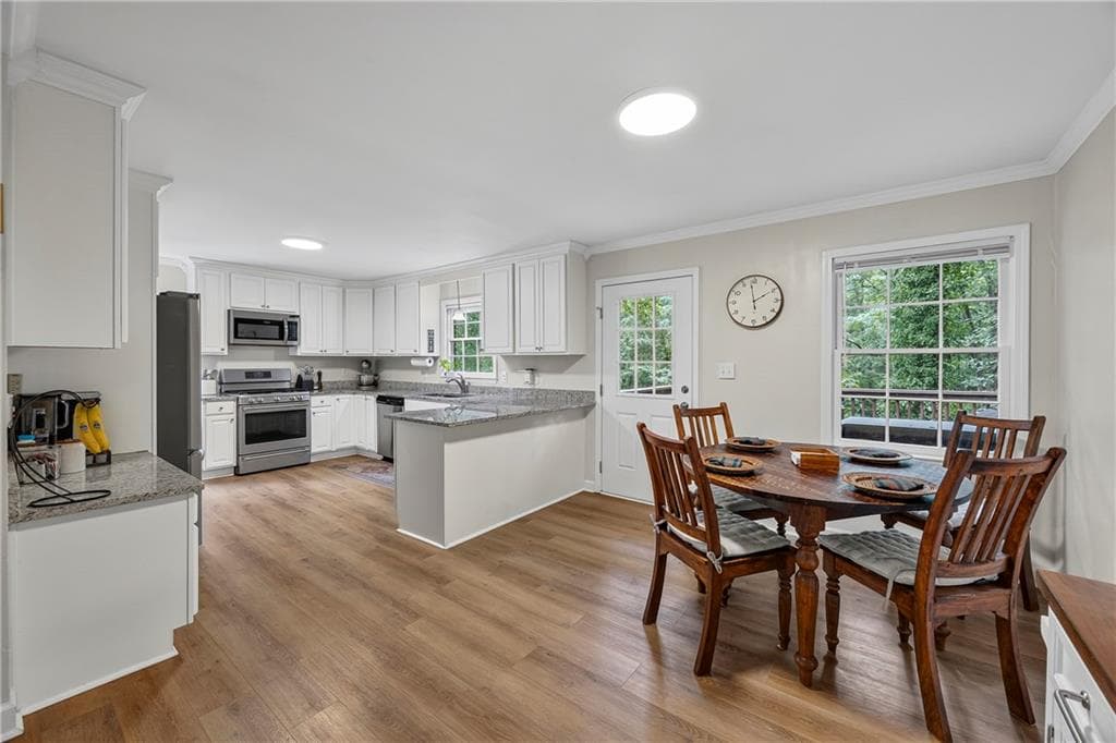 4 bedroom, 3 bathroom, 2,494 sq ft single family residence for sale at 113 Crossbow Circle, Winterville, GA 30683 — photo 5
