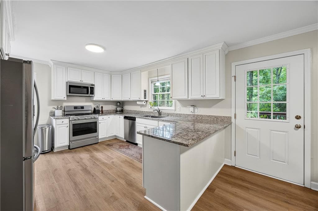 4 bedroom, 3 bathroom, 2,494 sq ft single family residence for sale at 113 Crossbow Circle, Winterville, GA 30683 — photo 6