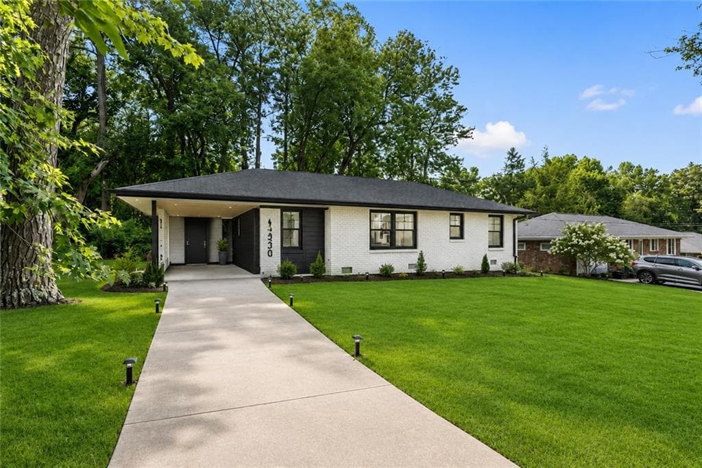 3 bedroom, 2 bathroom, 1,080 sq ft single family residence under contract at 1979 Creekside Court, Decatur, GA 30032 — photo 2