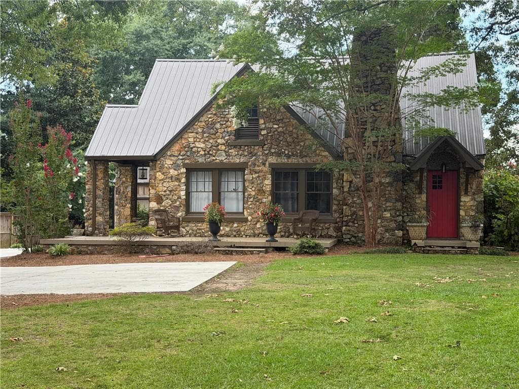 5 bedroom, 2 bathroom, 3,066 sq ft single family residence for sale at 607 N College Street, Cedartown, GA 30125 — photo 1 of 48