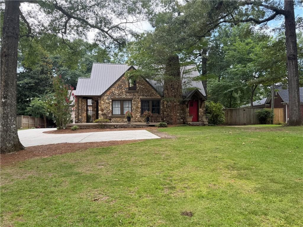 5 bedroom, 2 bathroom, 3,066 sq ft single family residence for sale at 607 N College Street, Cedartown, GA 30125 — photo 2