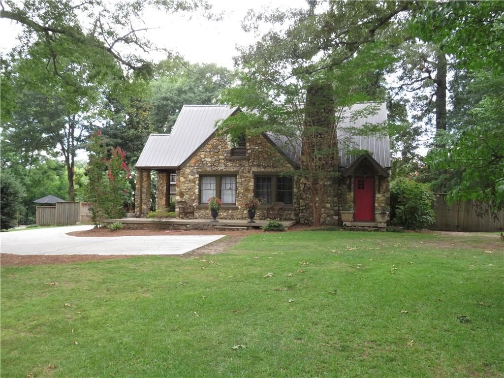 5 bedroom, 2 bathroom, 3,066 sq ft single family residence for sale at 607 N College Street, Cedartown, GA 30125 — photo 3