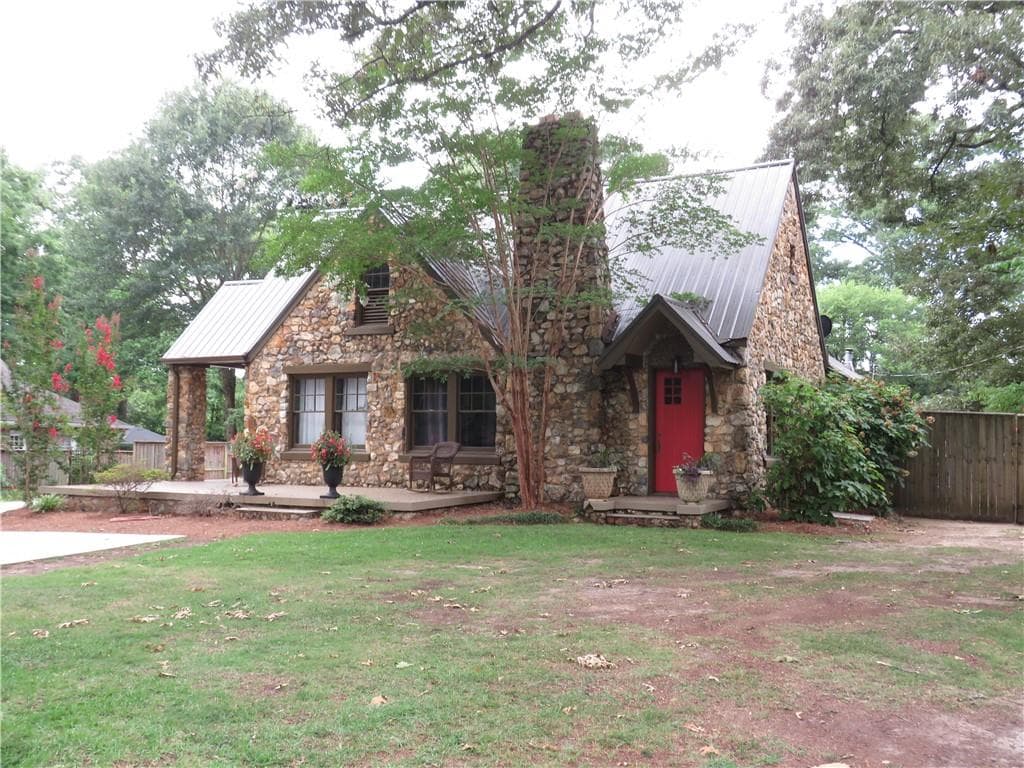 5 bedroom, 2 bathroom, 3,066 sq ft single family residence for sale at 607 N College Street, Cedartown, GA 30125 — photo 4