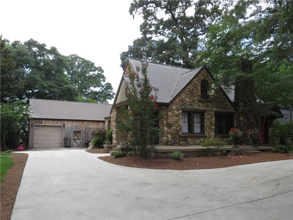 5 bedroom, 2 bathroom, 3,066 sq ft single family residence for sale at 607 N College Street, Cedartown, GA 30125 — photo 5