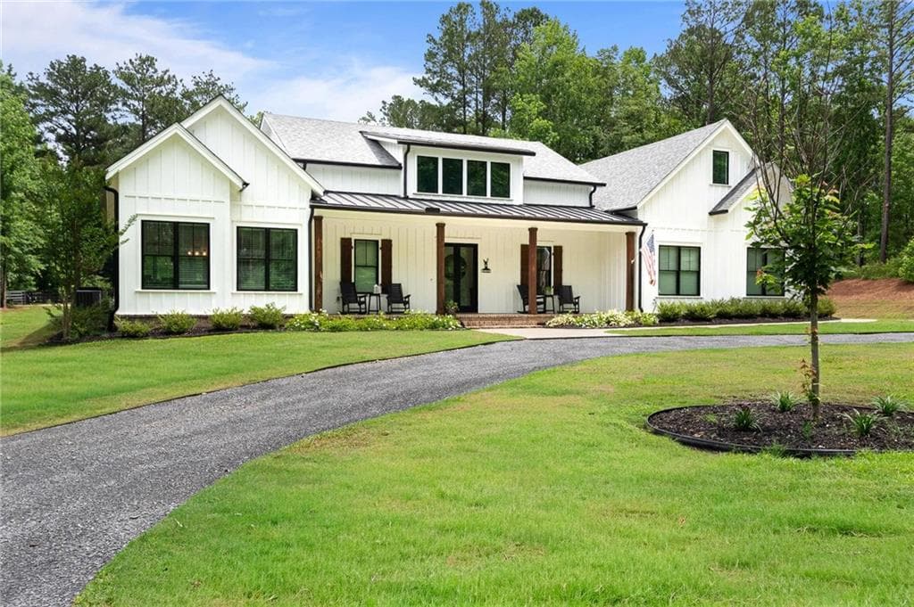 4 bedroom, 5 bathroom, 3,448 sq ft single family residence for sale at 1230 Blalock Lakes Drive, Newnan, GA 30263 — photo 2