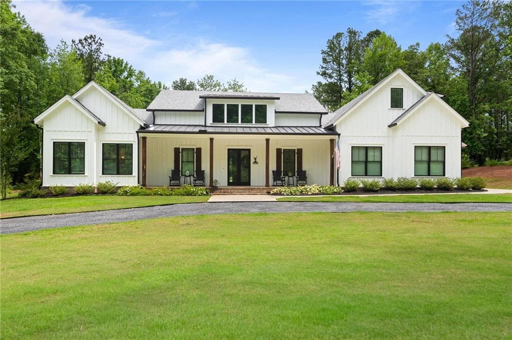 4 bedroom, 5 bathroom, 3,448 sq ft single family residence for sale at 1230 Blalock Lakes Drive, Newnan, GA 30263 — photo 3