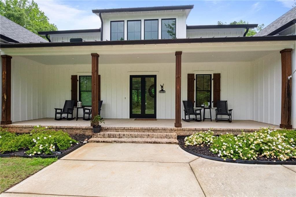 4 bedroom, 5 bathroom, 3,448 sq ft single family residence for sale at 1230 Blalock Lakes Drive, Newnan, GA 30263 — photo 4
