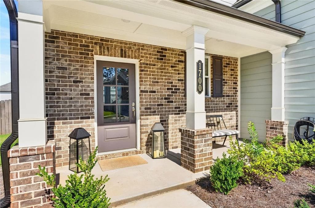 4 bedroom, 3 bathroom, 2,572 sq ft single family residence under contract at 1700 Fulmont Circle, Mableton, GA 30126 — photo 4